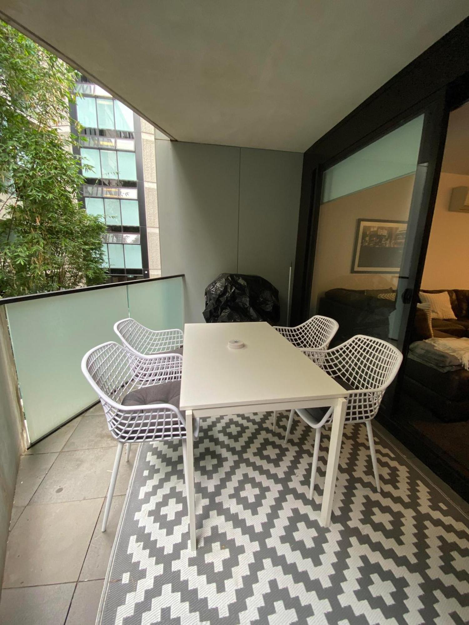 Modern, Quiet 1 Bed Apt on Fitzroy St, Opposite Albert Park Melbourne City Exterior foto
